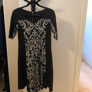 Mid sleeve  patterned dress with back zipper